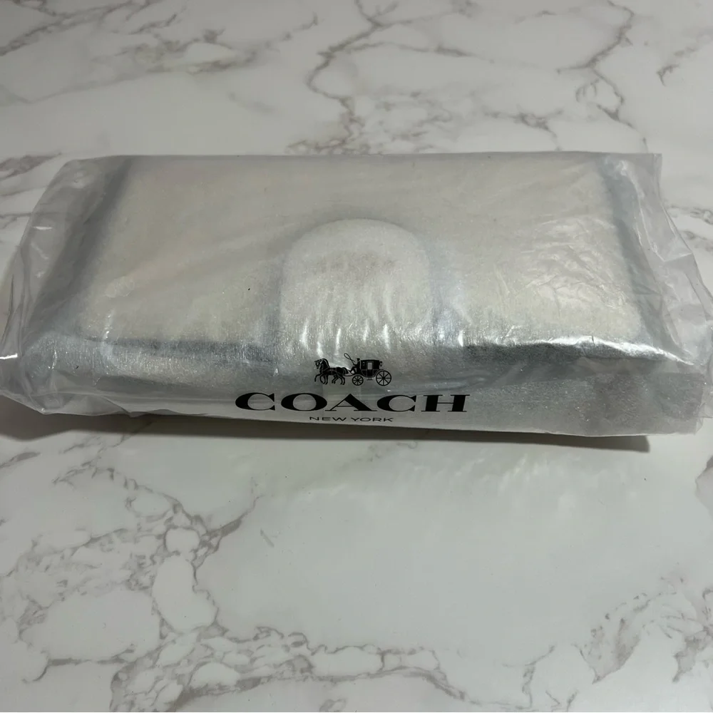 NWT Coach Ivory Leather Wristlet/Phone Wallet - Picture 11 of 11